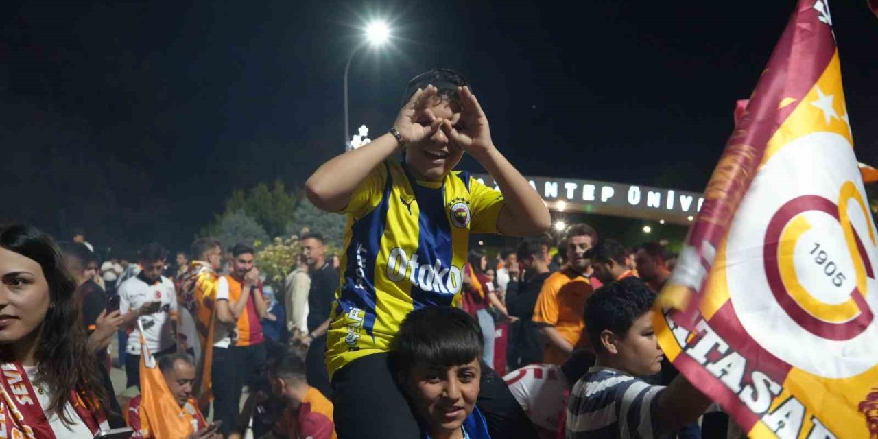 Galatasaray’ın şampiyonluğu Antep'te davul, zurna ve halayla kutlandı