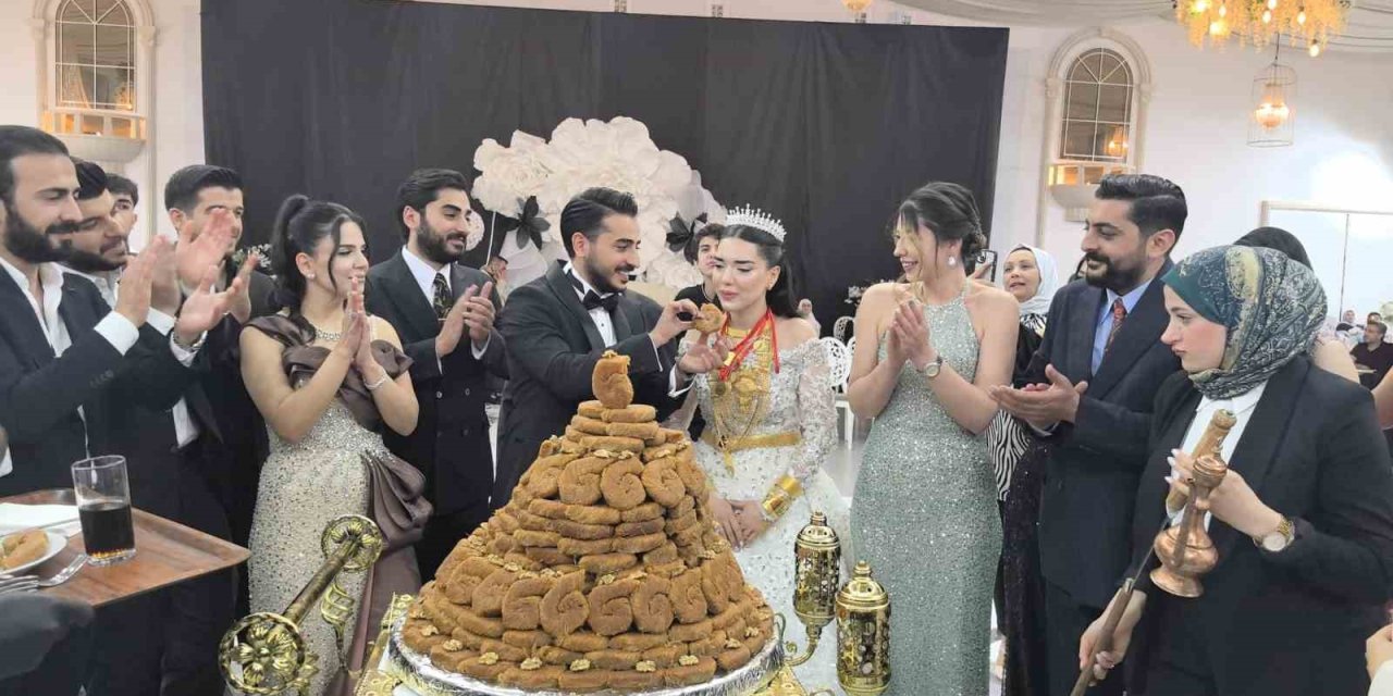 Düğün pastası yerine 21 kattan oluşan burma kadayıf tercih edildi