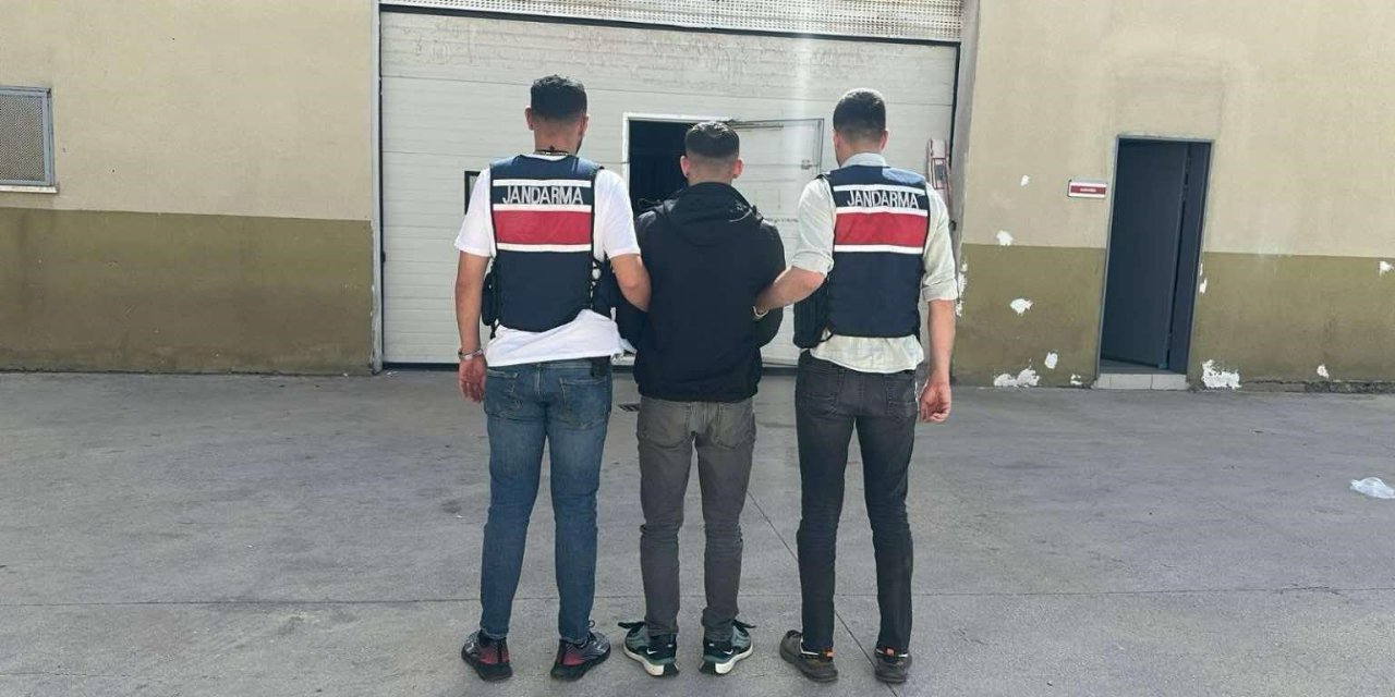 Hırsızlık ve yaralama suçundan aranan şahsı jandarma yakaladı