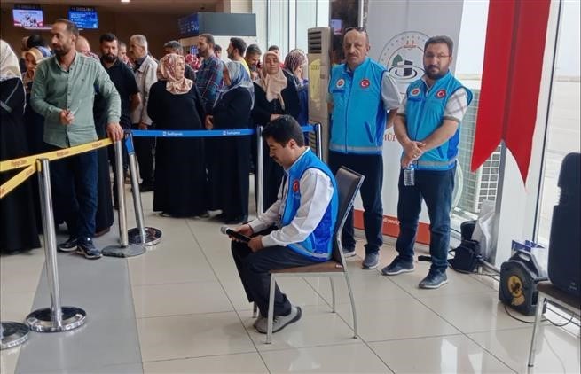 Hakkarili hacı adayları kutsal topraklara uğurlandı