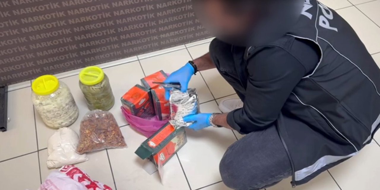Çay paketlerinin içinde götürmek istedi, yakayı ele verdi
