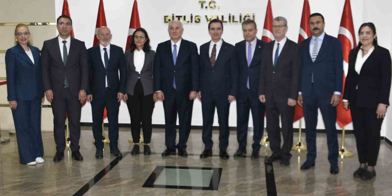 Başkan Mehmet Akarca: "Kamu Denetçiliği Kurumu halkın ücretsiz avukatlığını yapıyor"