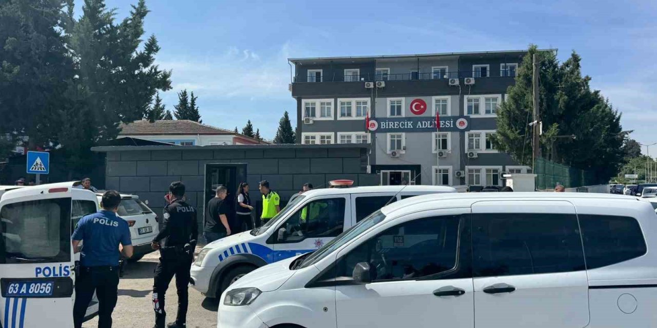 Birecik Adliyesi önünde taşlı sopalı kavga: 5 yaralı