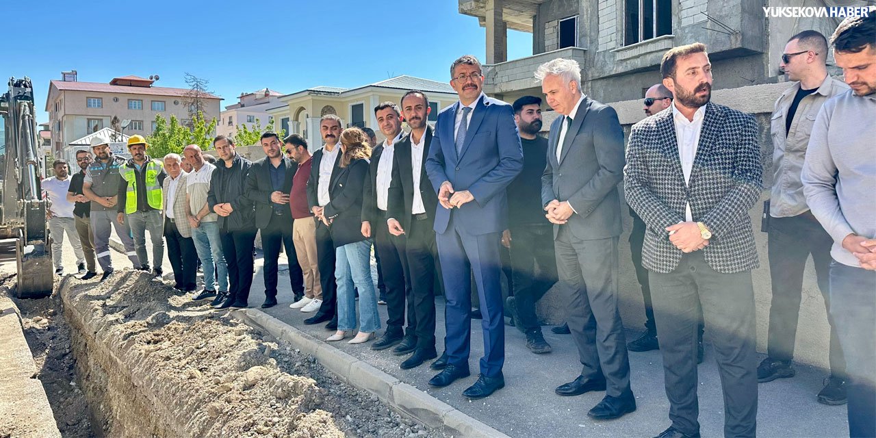 Yüksekova’da doğalgaz altyapı çalışmaları Vali Çelik’in katılımıyla başladı