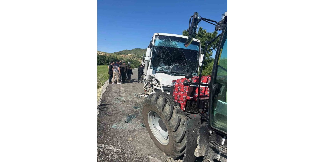 Dersim’de öğrenci servisi kaza yaptı: 8 öğrenci yaralandı