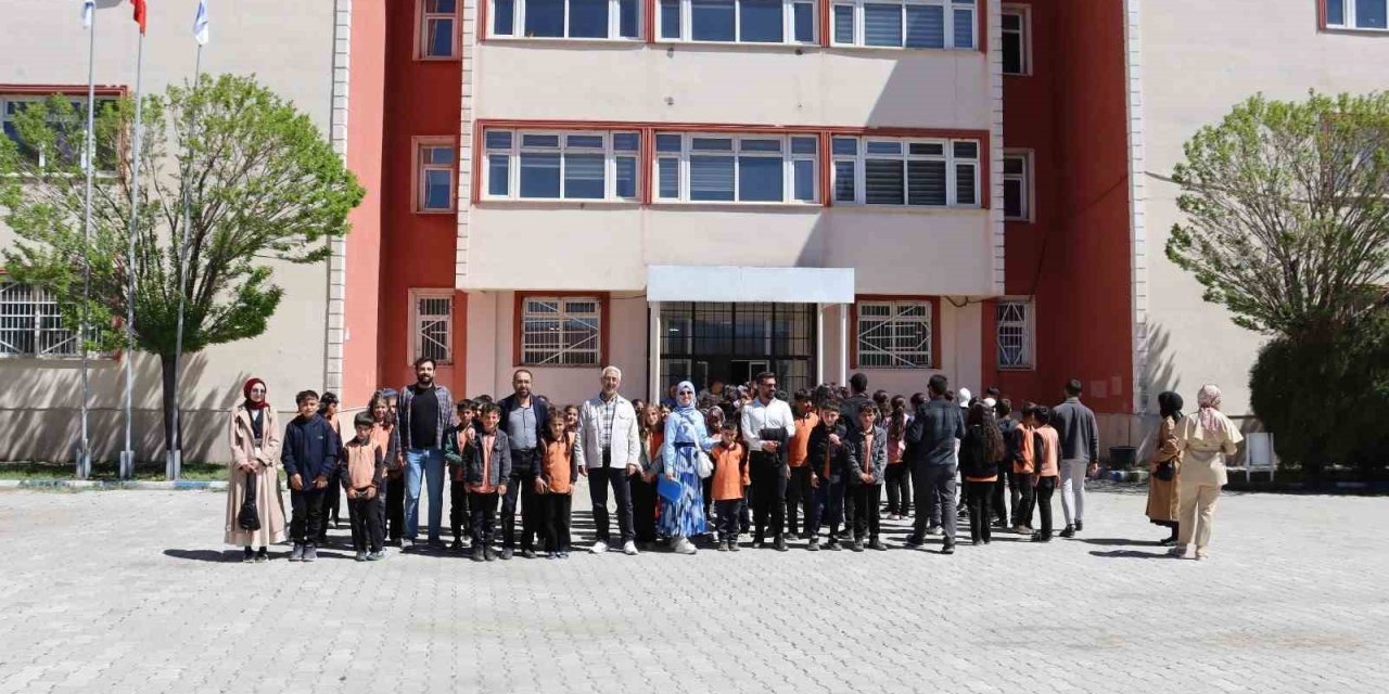 İlk ve ortaokul öğrencileri meslek yüksekokulunu ziyaret etti