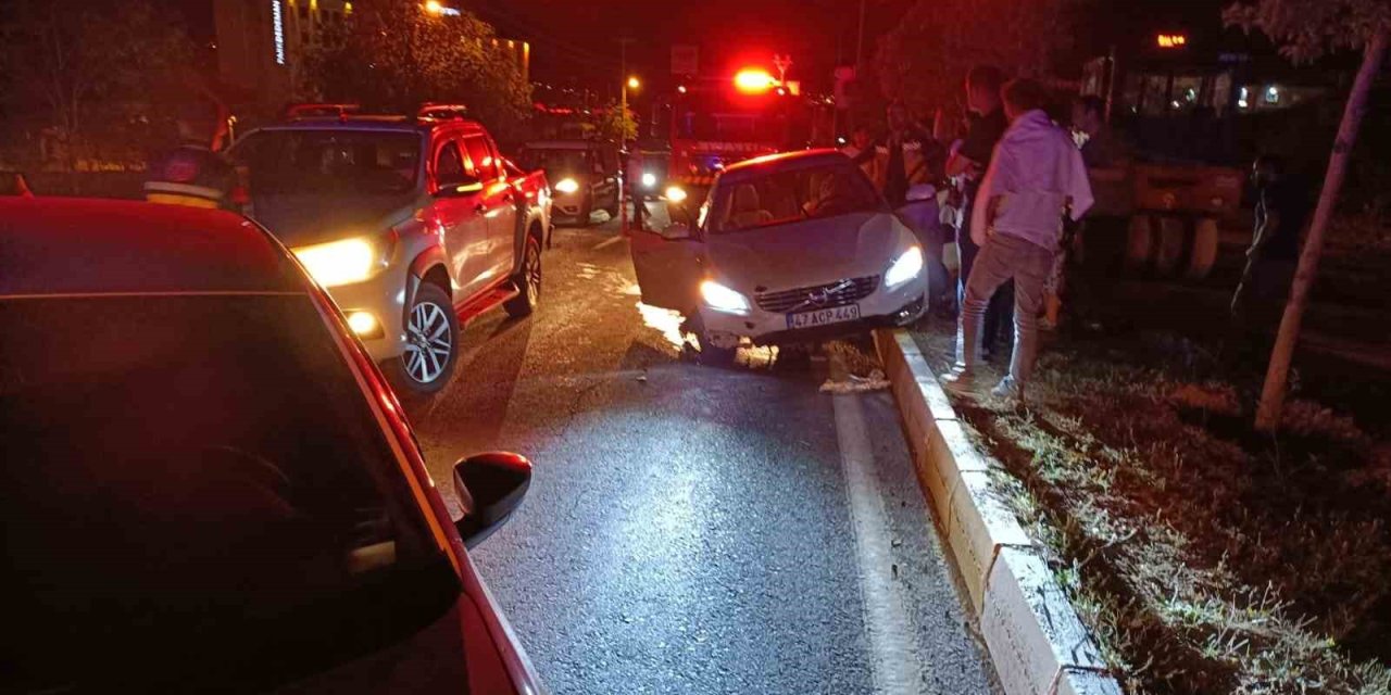 Mardin'de kontrolden çıkan otomobil refüje çıktı: 1 yaralı