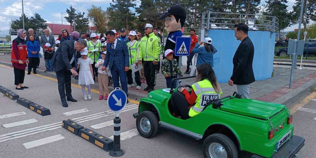 Erzurum’da devlet korumasındaki çocuklara yönelik trafik eğitimi etkinliği düzenlendi