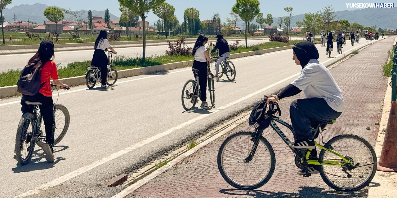 Bisiklet turuyla doğaya selam: Yüksekova'da öğrenciler pedal çevirdi