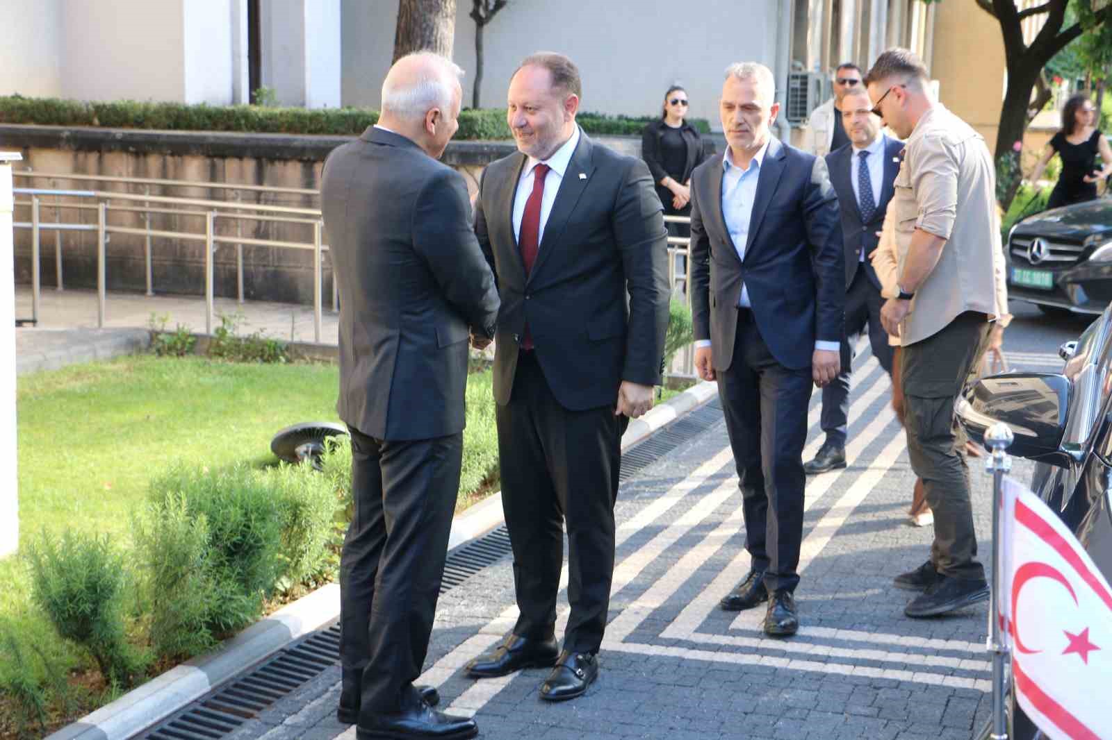 KKTC Meclis Başkanı Öztürkler Diyarbakır Valiliğini ziyaret etti