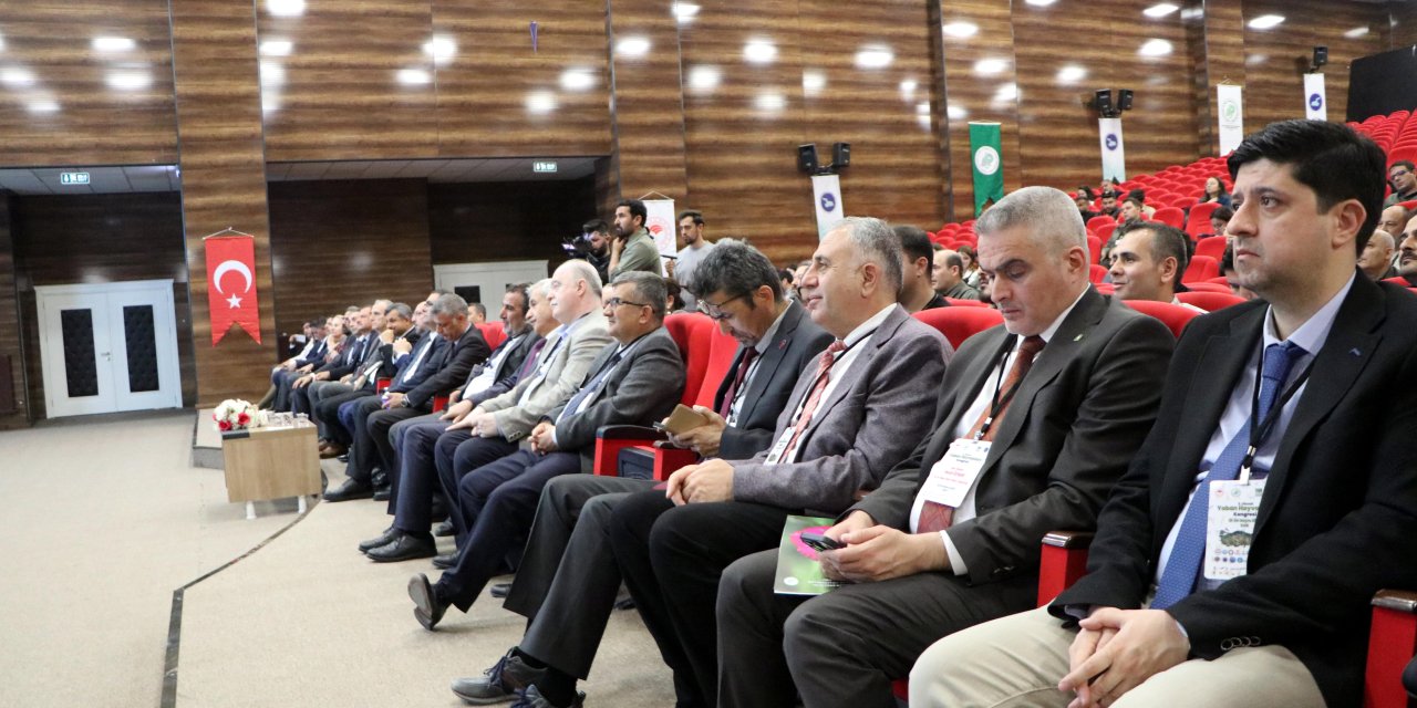 Bilim insanları, Türkiye'nin yaban hayatını Van'da konuşuyor