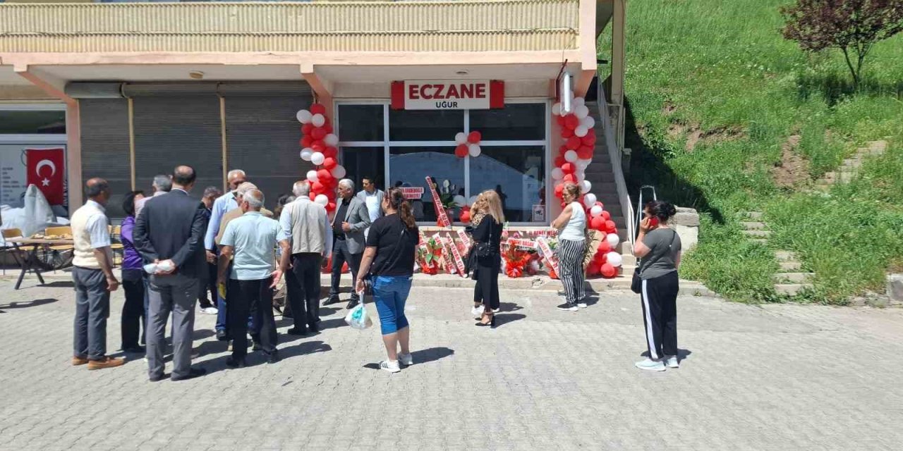 18 yıl aradan sonra ilçede eczane açıldı
