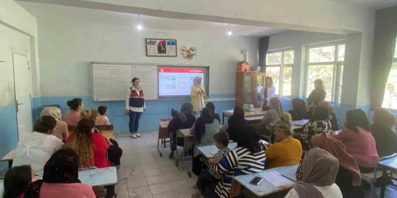 Şırnak’ta kadına şiddetle mücadele ve aile içi iletişim eğitimi düzenlendi