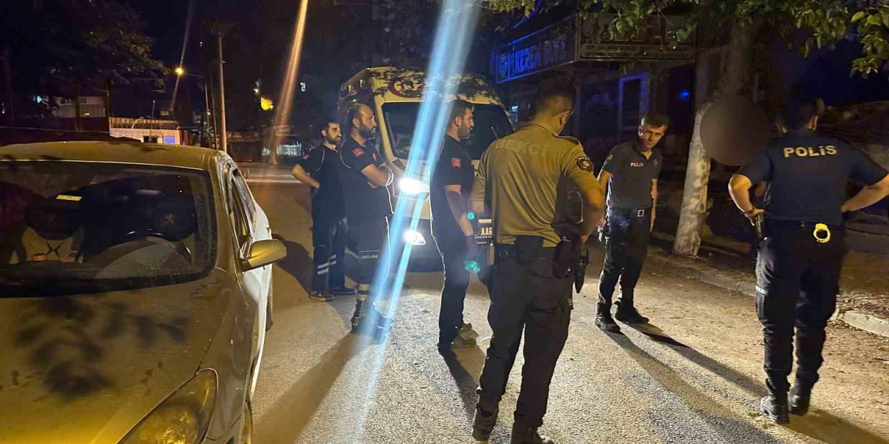 Araçta baygın bulunan 2 kişi ekipleri hareket geçirdi