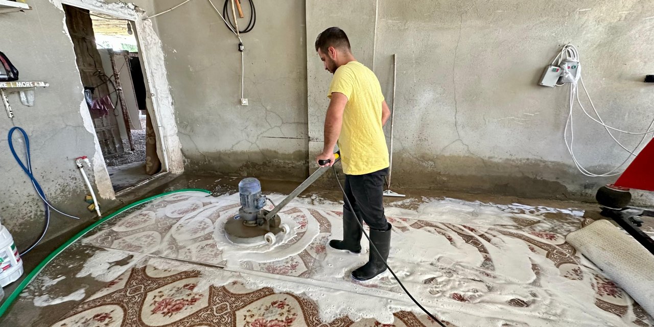 Kurban Bayramı öncesi halı yıkamacılarda yoğunluk arttı