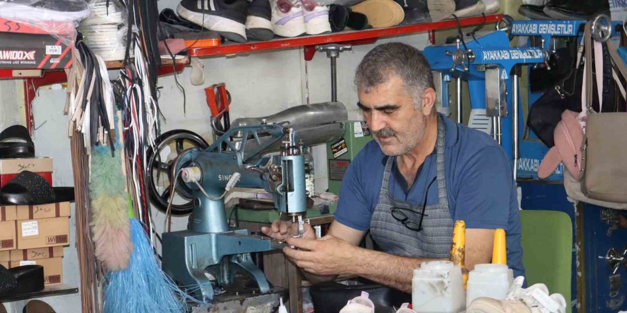 Adıyaman’da ayakkabı tamirciliği sona mı eriyor?