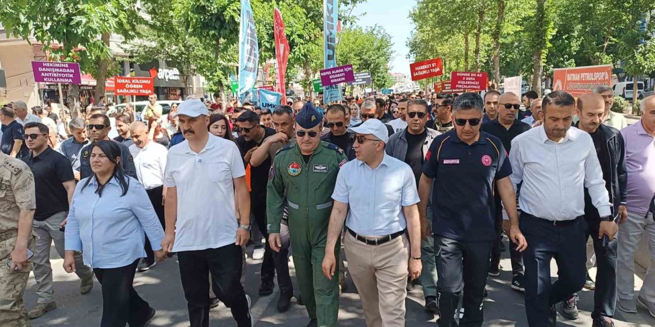 Batman’da sağlık festivali yürüyüşü düzenlendi