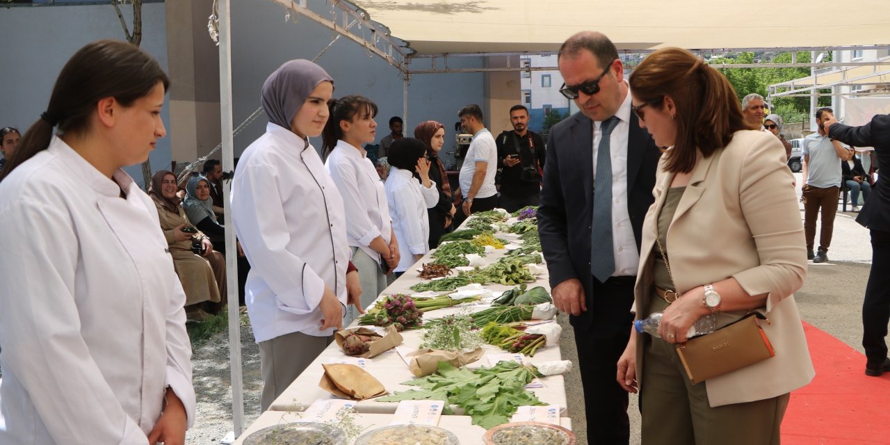 Hakkari'de 1. Yöresel Ot Festivali gerçekleştirildi
