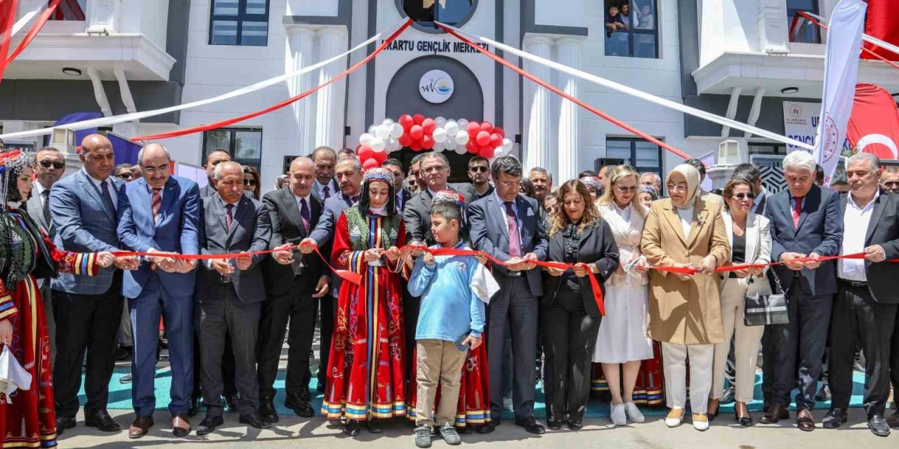 Van’da 4 gençlik merkezi hizmete açıldı