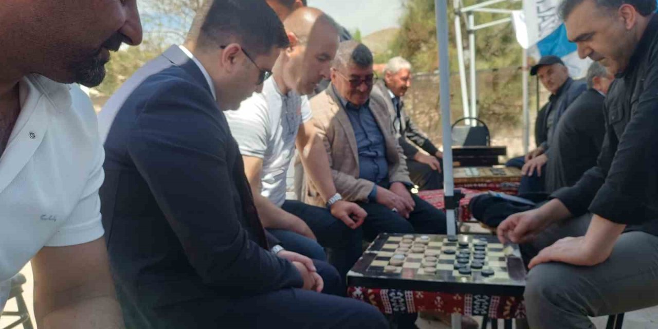 Özalp’te Dama Turnuvası