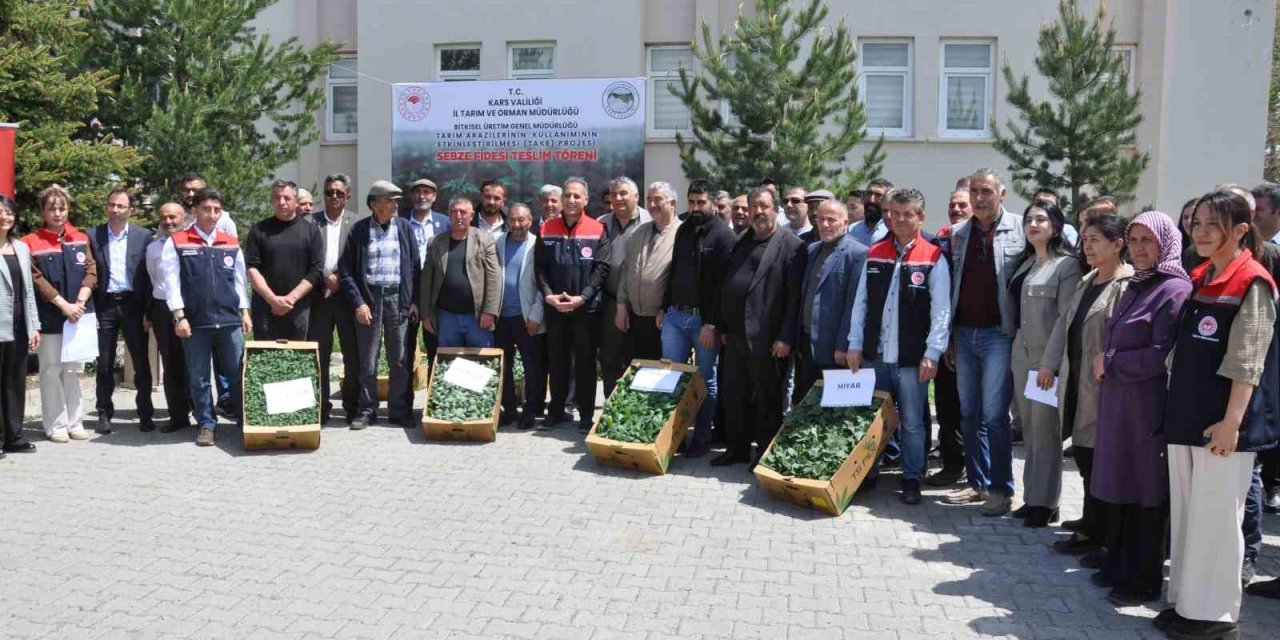 Kars’ta binlerce sebze fidesi dağıtıldı