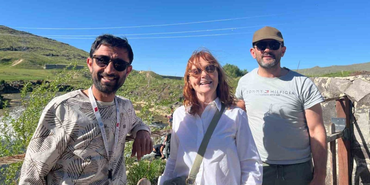 İnci kefalinin göçü yerli ve yabancı turistlerin ilgi odağı oldu
