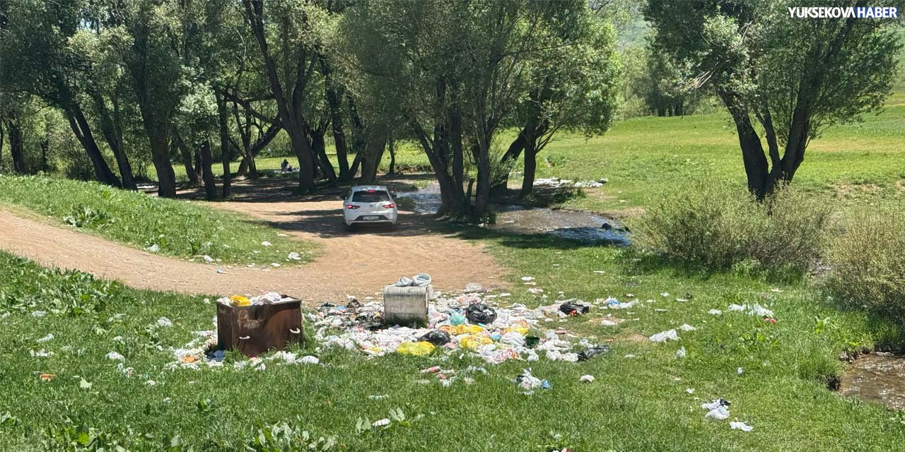 Büyükçiftlik ile Suüstü arasında doğaya atılan çöpler tepkilere yol açtı