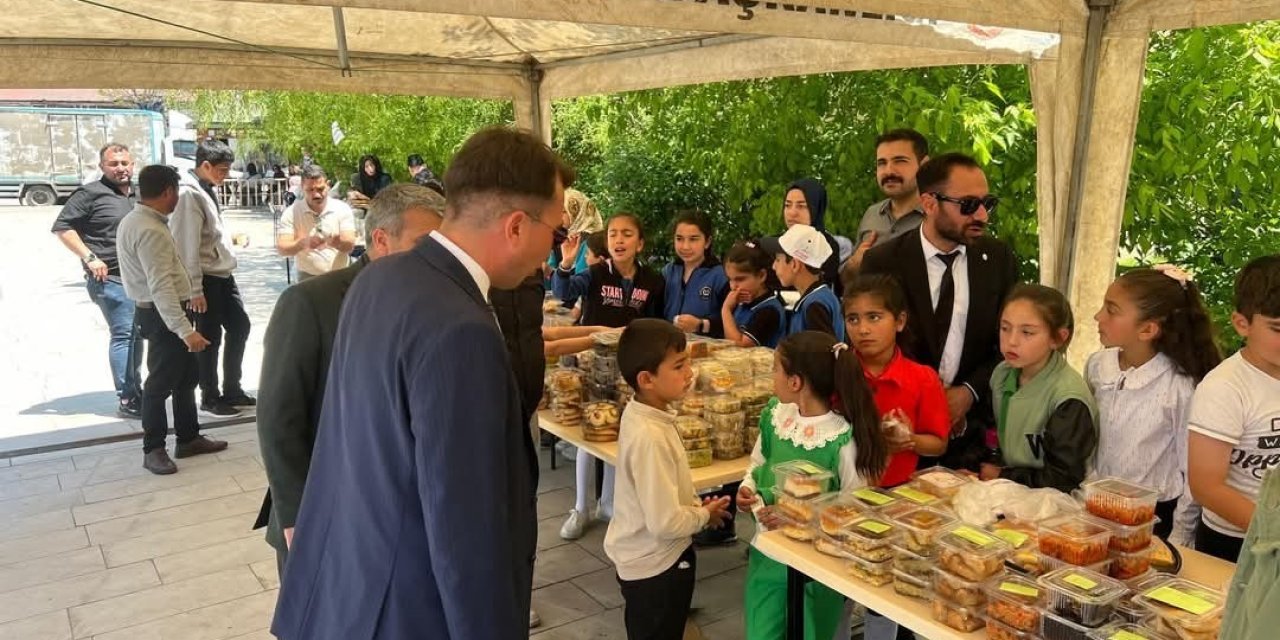 Tutak’ta gazze için hayır çarşısı kuruldu