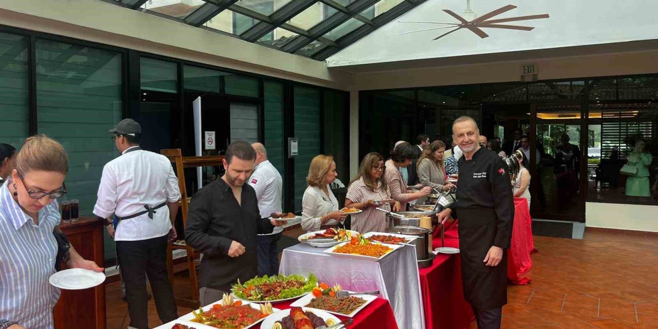 Gaziantepli şef Tahir Tekin Öztan, Panama’da Türk mutfağını tanıttı