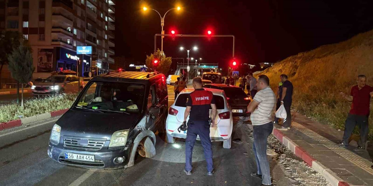 Siirt’te zincirleme trafik kazası: 5 kişi yaralandı