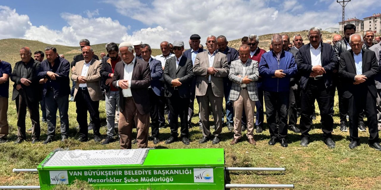 Necmettin Selçuk Yüksekova’da son yolculuğuna uğurlandı