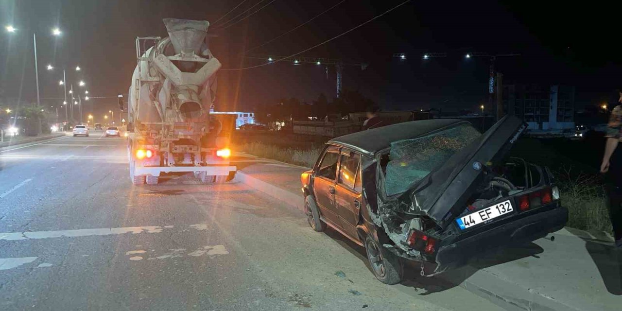 Mikser otomobile çarptı: 1 yaralı