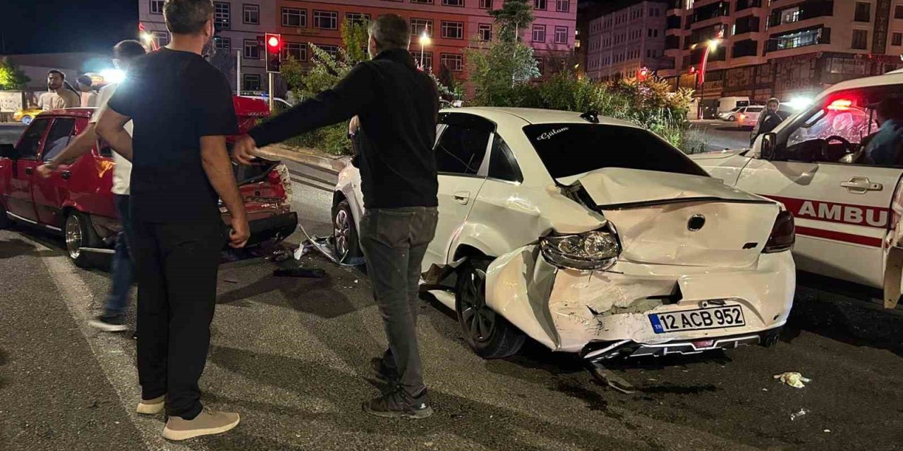 Bingöl’de zincirleme trafik kazası: 6 yaralı