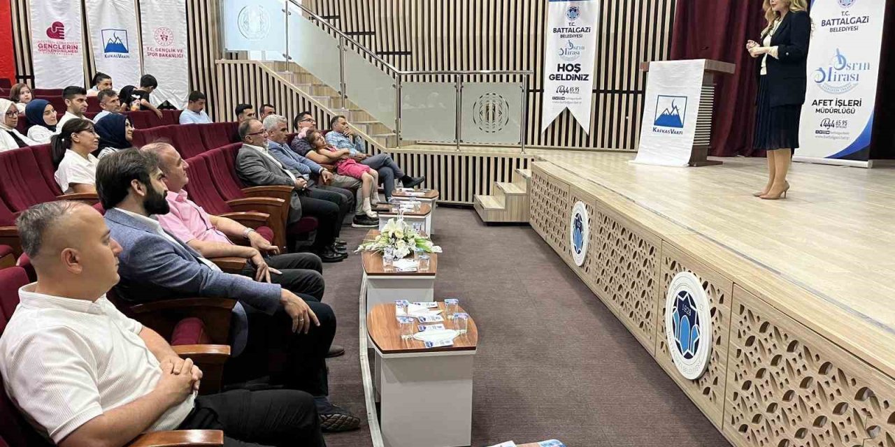 Battalgazi’de gençlere afet bilinci konferansı düzenlendi
