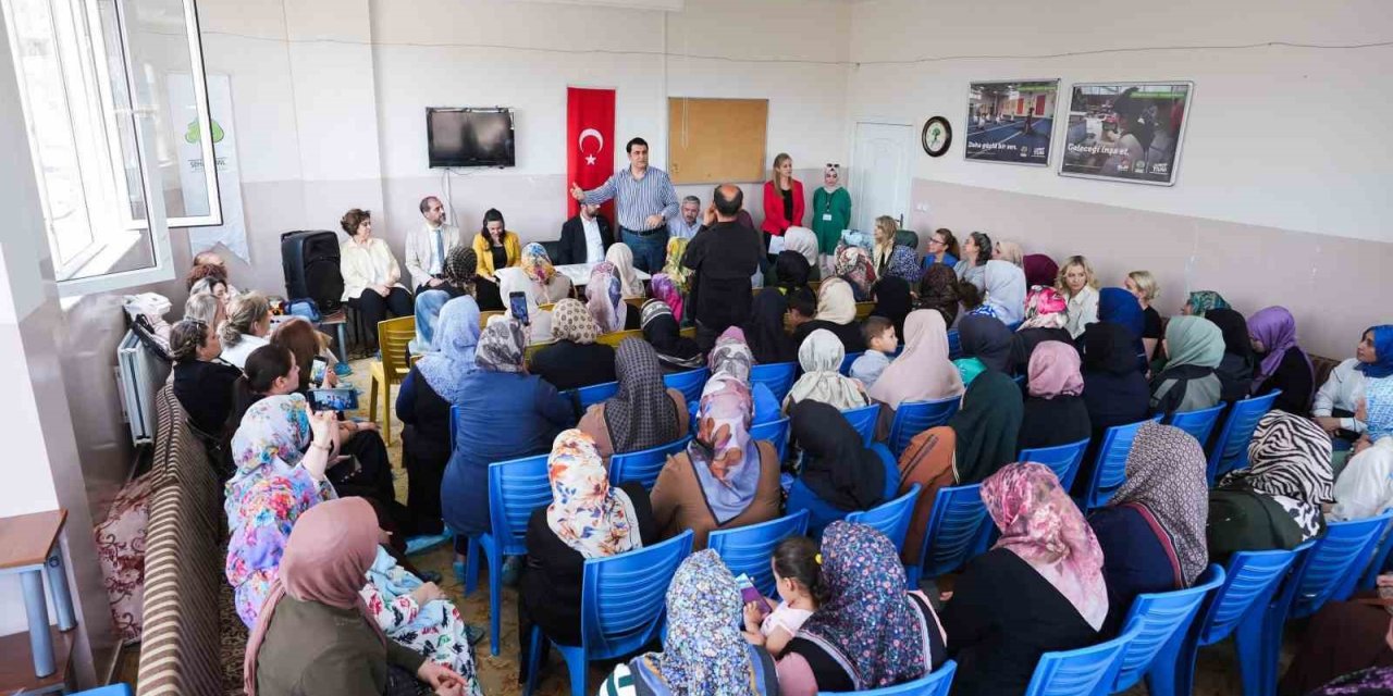 Şehitkamil’de okuma-yazma öğrenen kursiyerler sertifikalarını aldı