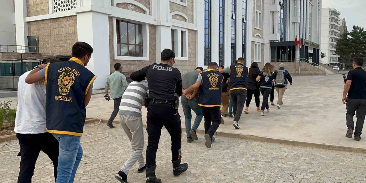 Adıyaman’da fuhuş operasyonu: 14 gözaltı