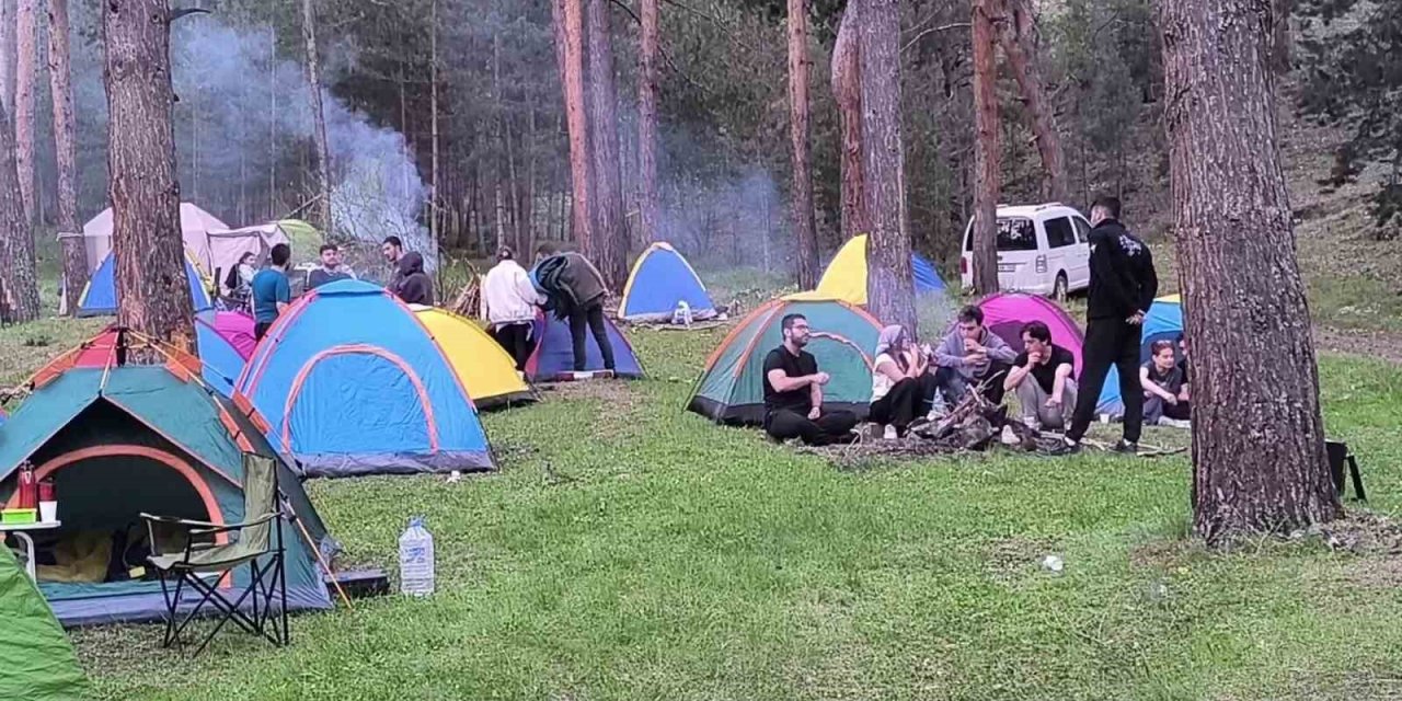 Atatürk Üniversitesi öğrencileri Uzundere’de doğayla buluştu