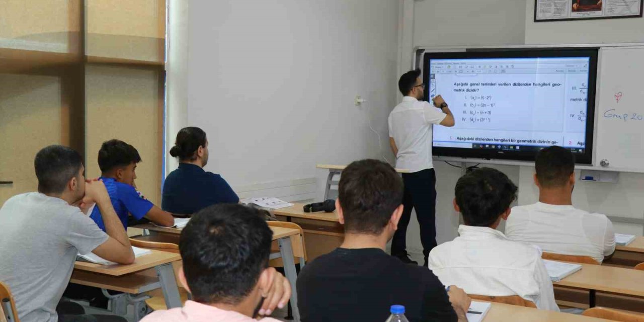 Haliliye Belediyesi’nden gençlere eğitim desteği
