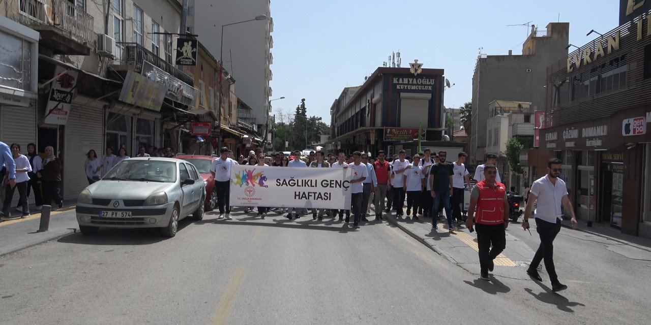 Kilis’te Sağlıklı Genç Haftası yürüyüşü ilgi gördü