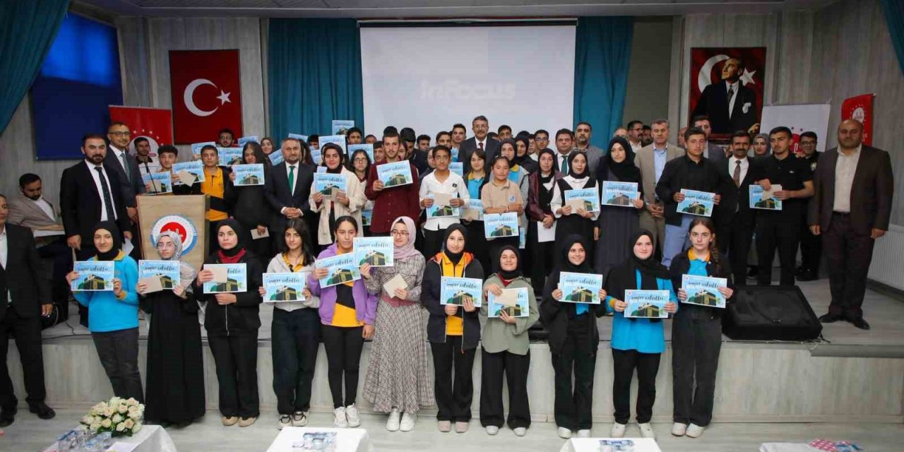 Hakkari’de umre ödüllü bilgi yarışması yapıldı