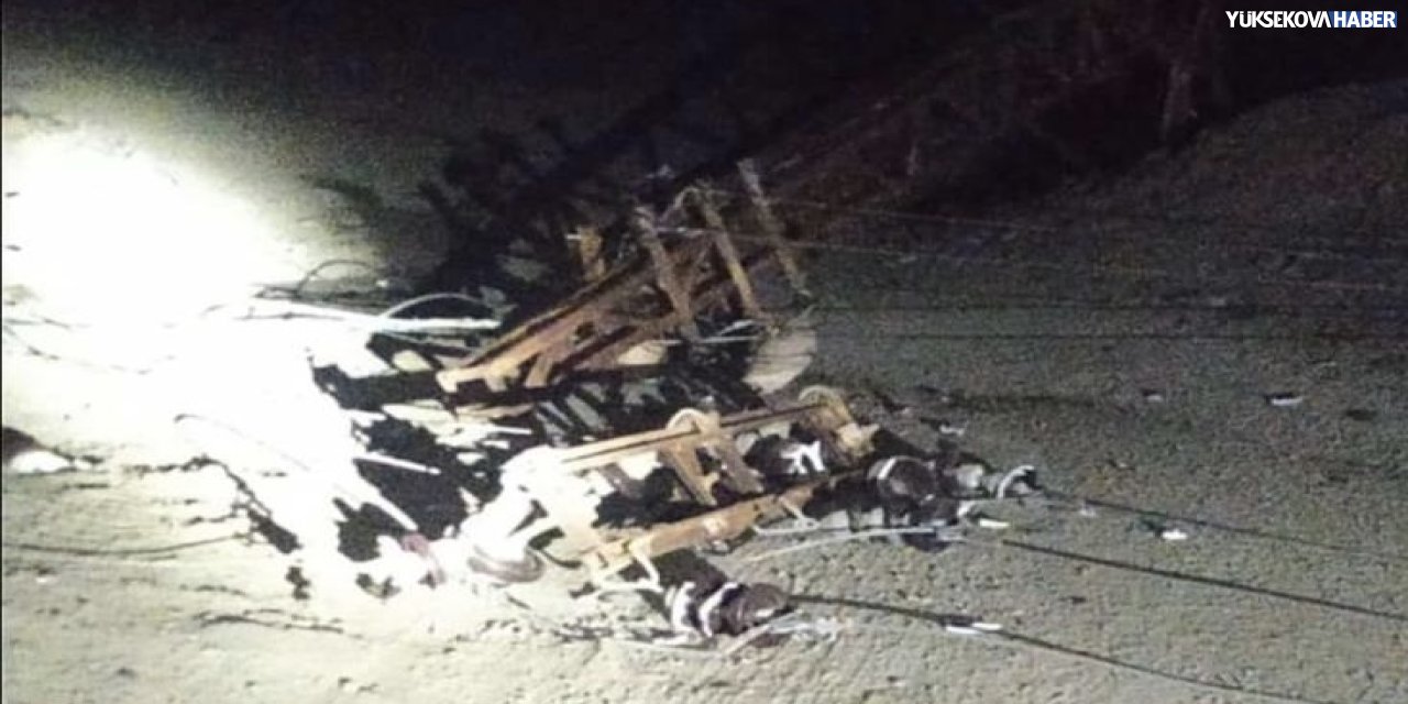 Derecik’te askeri araç enerji direğine çarptı