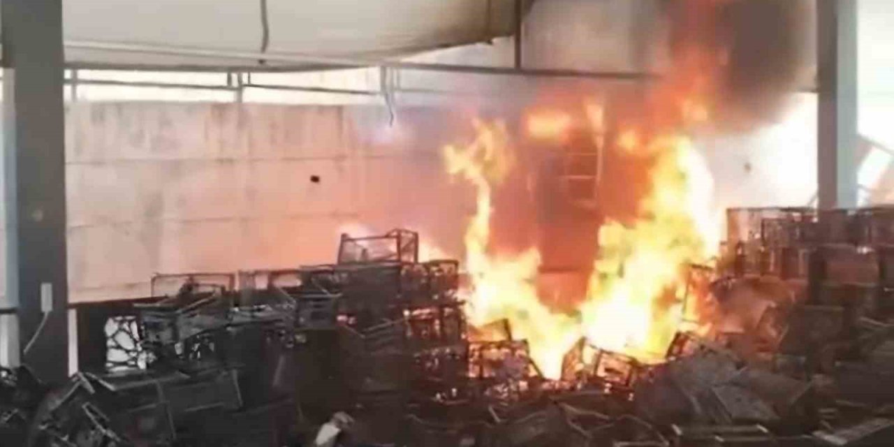 Siirt’te semt pazarındaki yangın