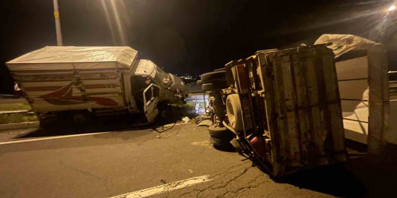 Kars’ta iki kamyonet çarpıştı: 3 kişi yaralandı