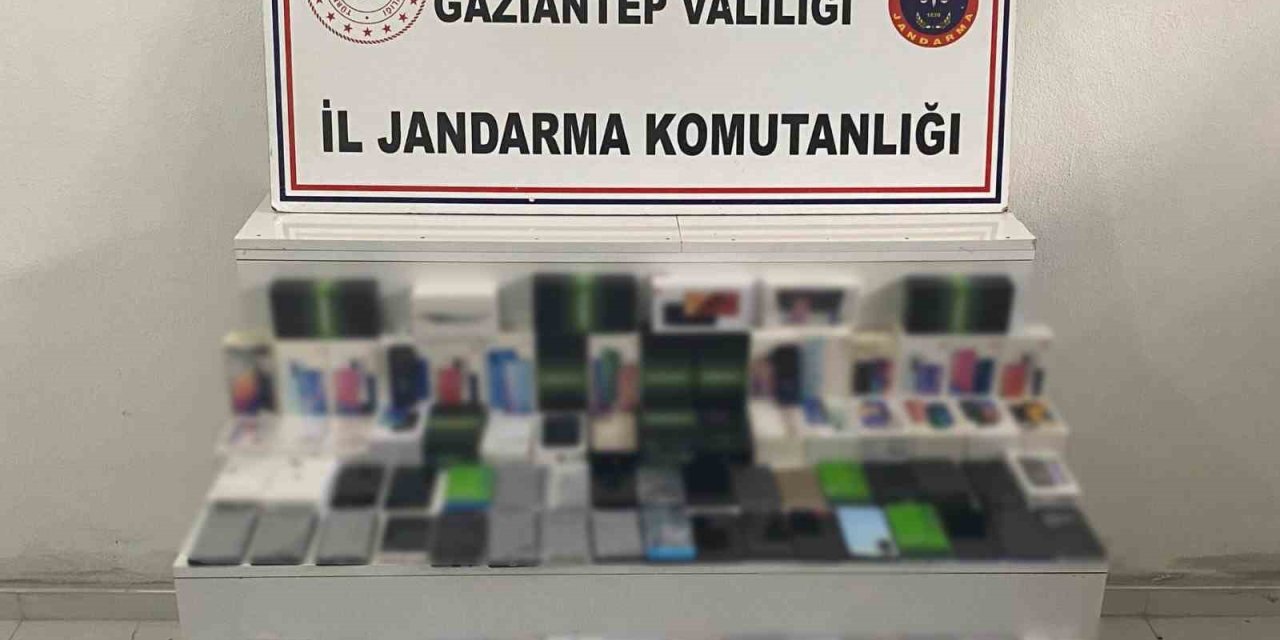 Antep’te 2 milyon TL değerinde kaçak telefon ele geçirildi