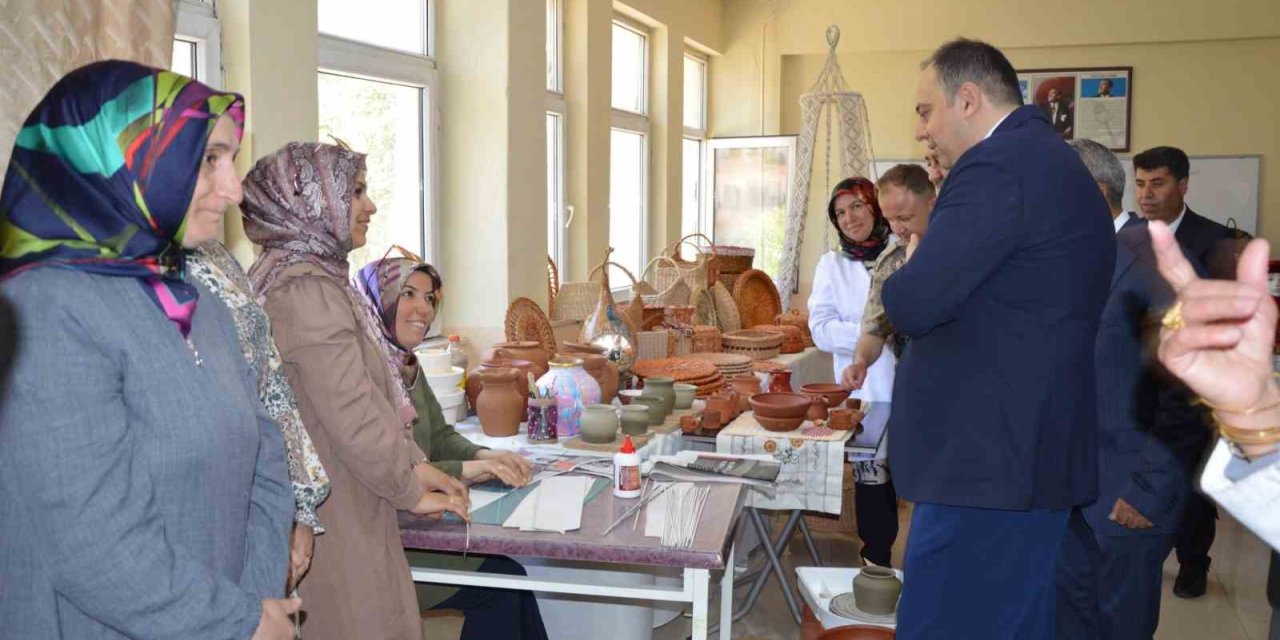 Tatvan’da ‘Hayat Boyu Öğrenme Haftası’na özel sergi yapıldı