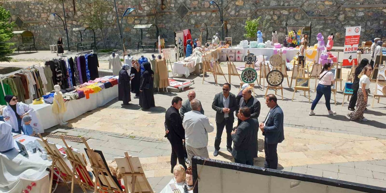Van'da yılsonu sergisi açıldı