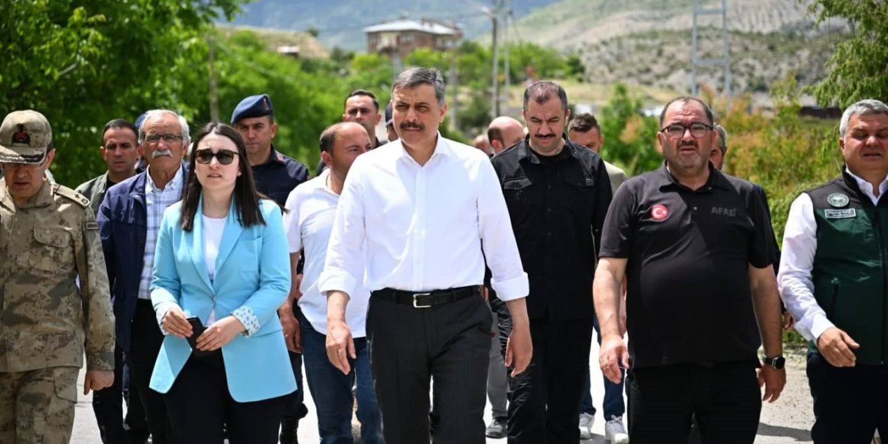 Uzundere’deki toprak kayması görüşüldü