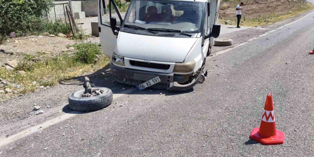 Kurbanlıkları taşıyan araç kaza yaptı