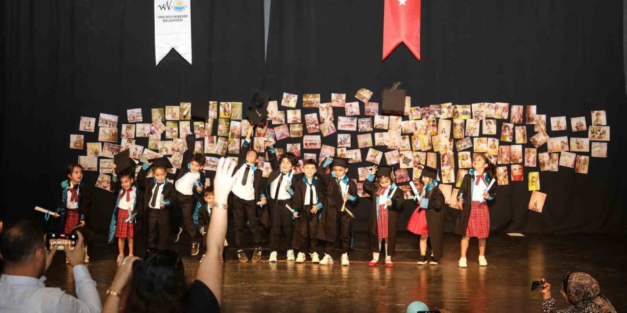 Van Büyükşehir Belediyesi'nin kreş öğrencilerinden etkinlik