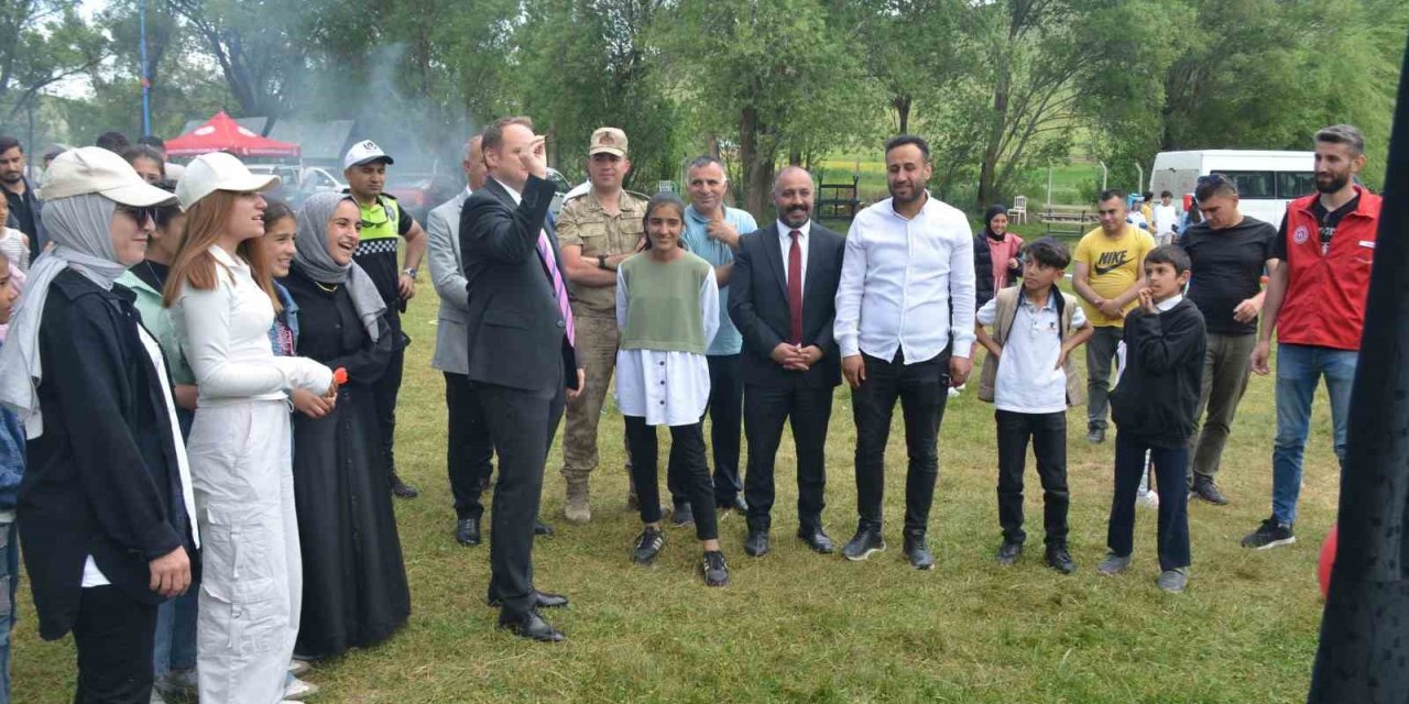 Bulanık’ta çocuklar şenlikte eğlendi